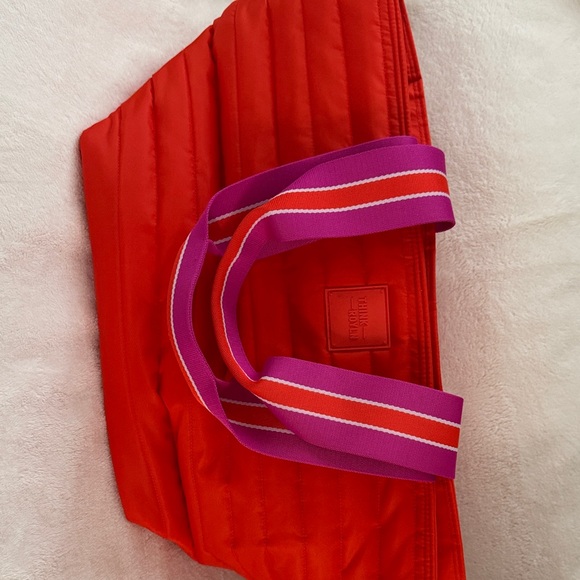 THINK ROYLN Beach Bum Cooler Bag (Maxi) -NWOT-Red Quilted Bag with Pink Straps - Picture 1 of 6